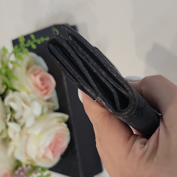 Authentic Gucci short wallet - Picture 4 of 12